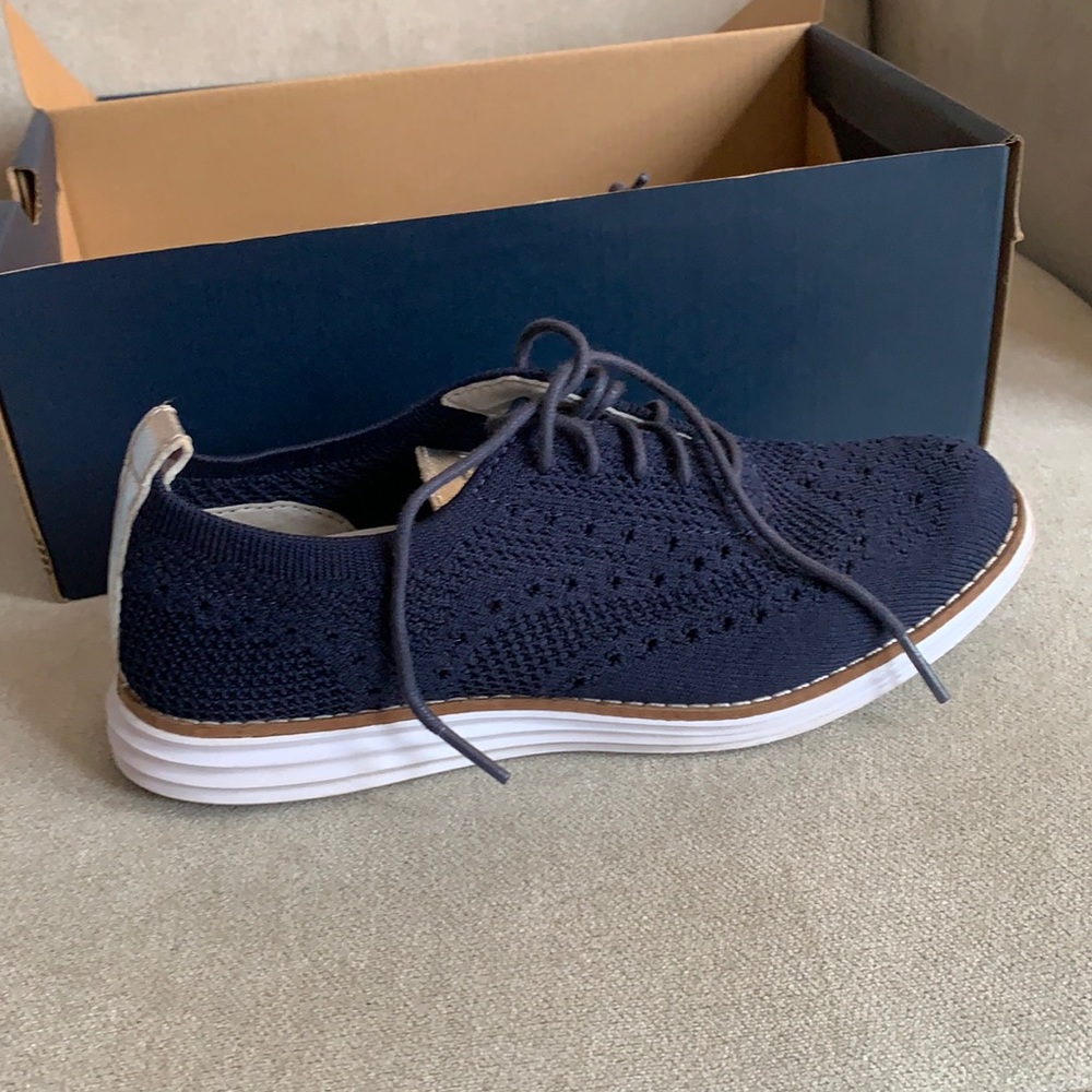 Boys Cole Haan Blue Size 5